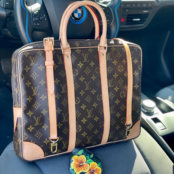 💝WOW GORGEOUS 💖Louis Vuitton Crossbody/w strap
